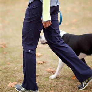 Lululemon navy lined blue dog runners size 6
